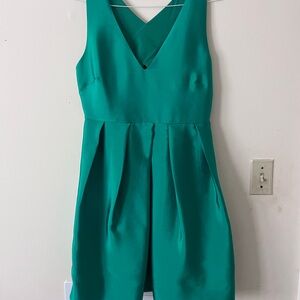 Elegant Green Sleeveless Dress